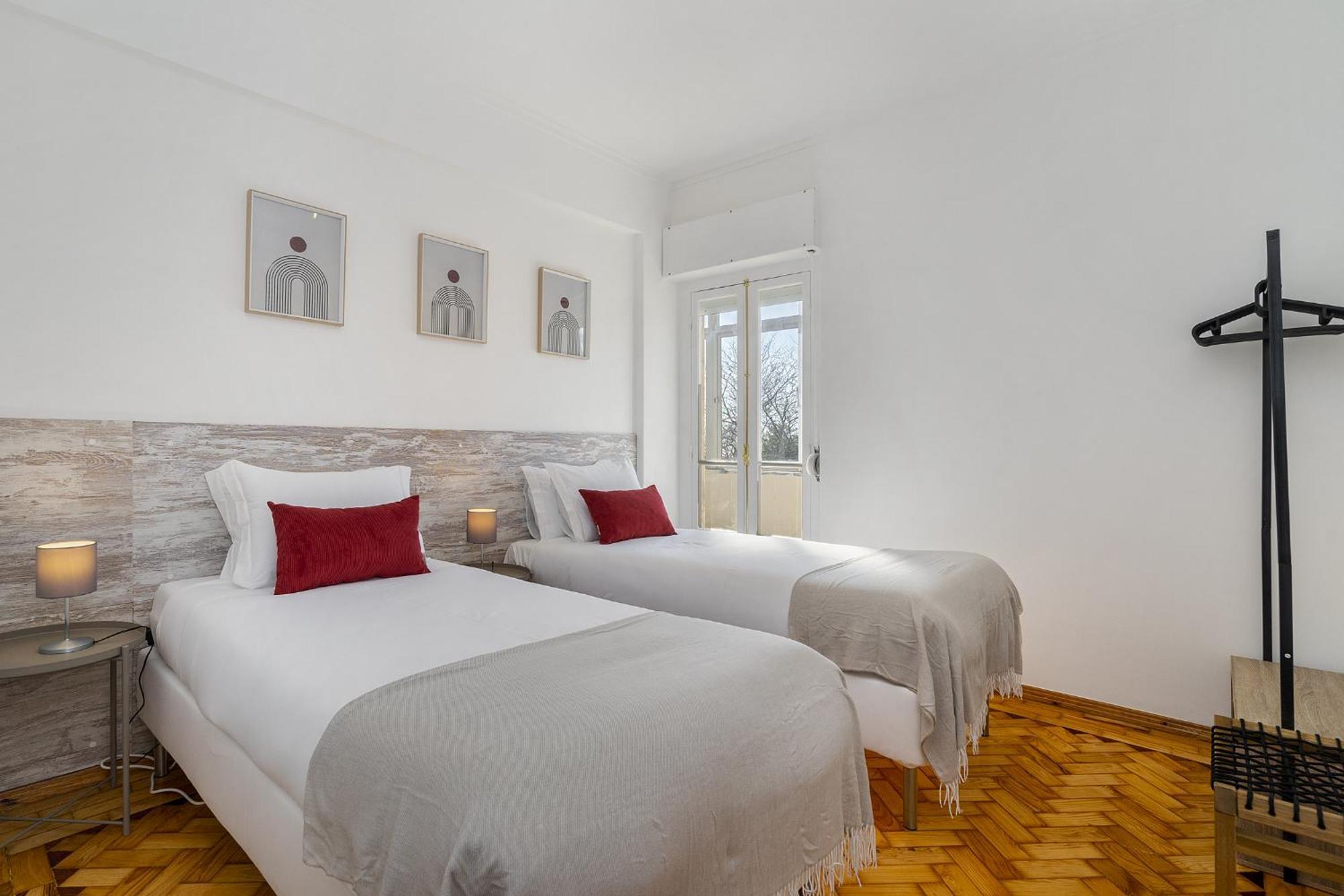Whome Peaceful Alges Family Home Away From City Noise Екстериор снимка